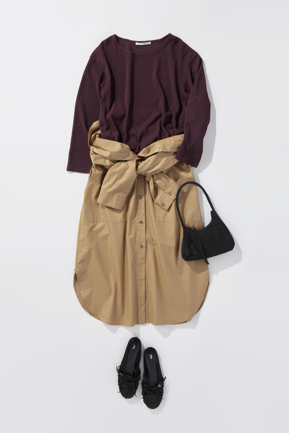 フロントボタンを活かしてボトムスとしてもチャレンジ