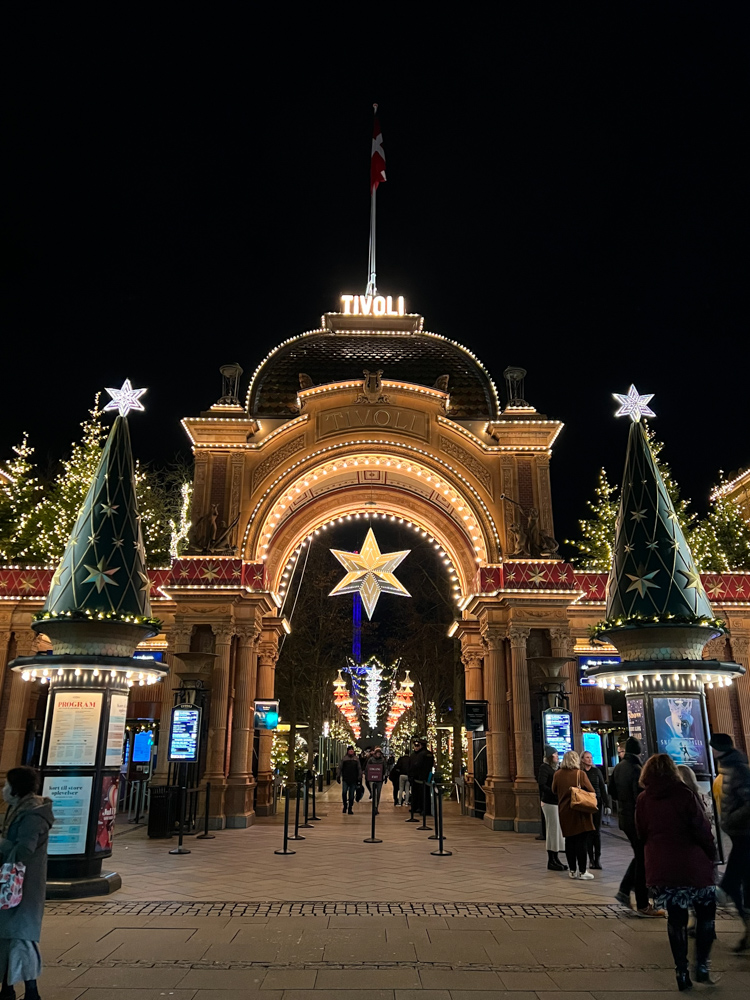 デンマークの遊園地Tivoli(チボリ)に行くならクリスマスシーズンがおすすめ。