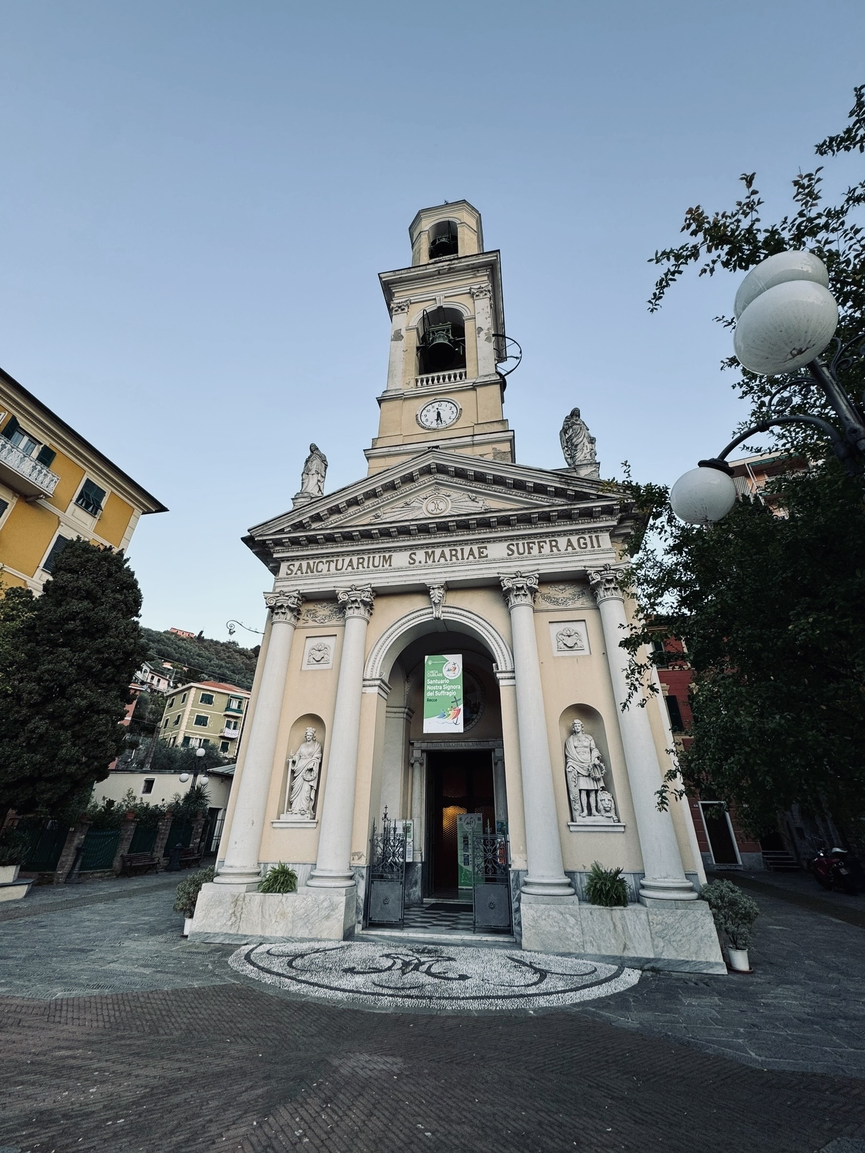 レッコの街の教会